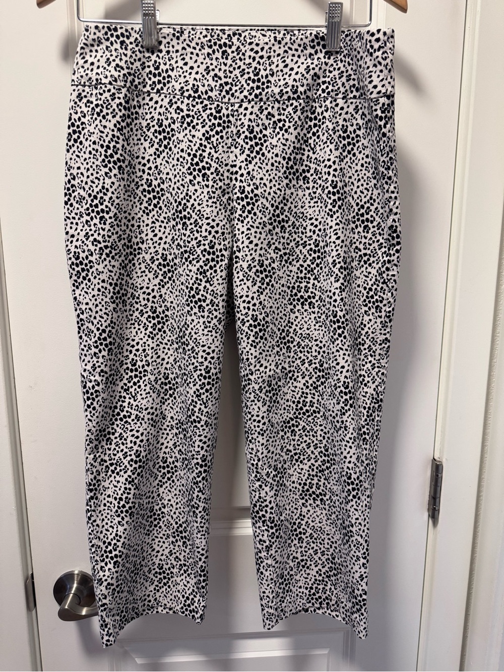 new directions Black and White Leopard Print Capris